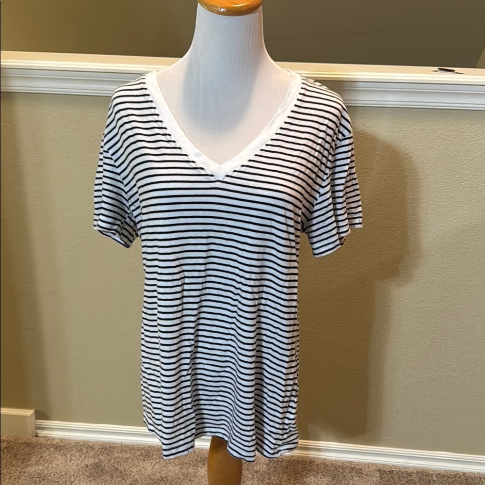 Classic Black and White Striped V-Neck Top by Universal Threads.  Size Large